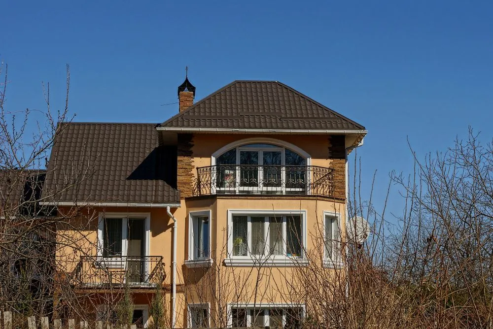 Slide of Excalibur Roof Home & Tree