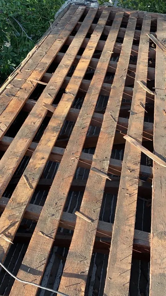 Slide of Expert Roofing Contractors