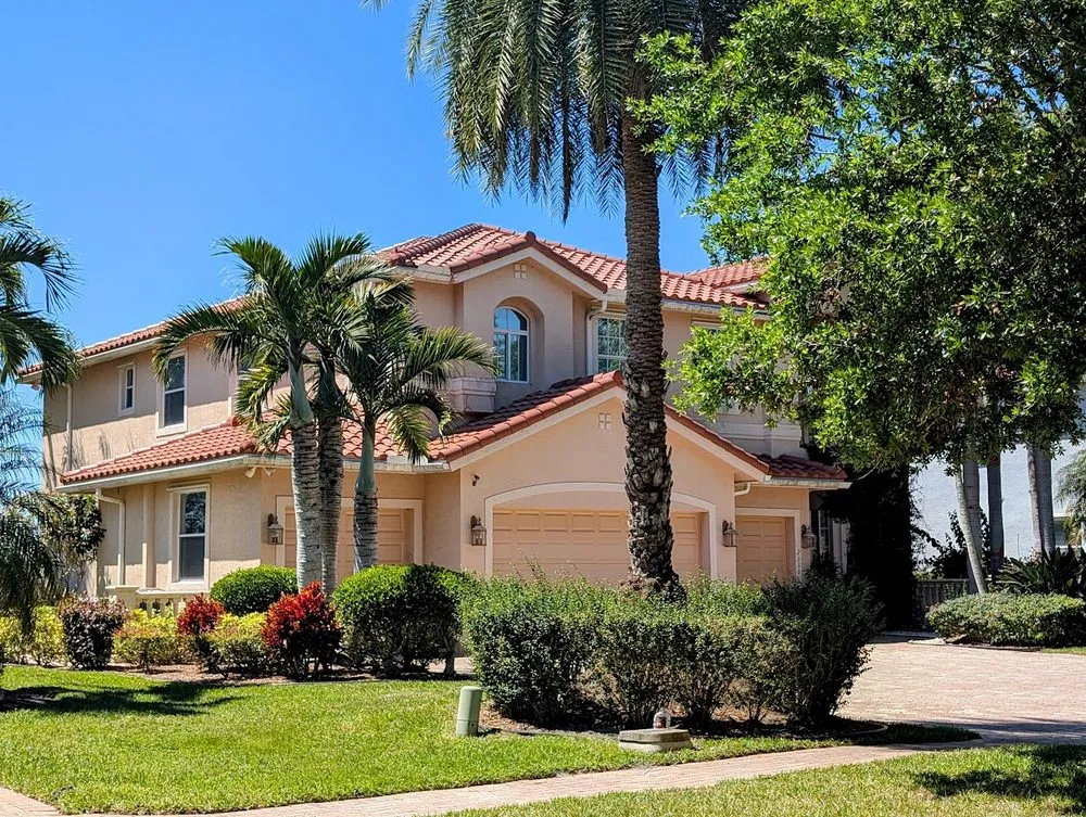 Slide of Expert Roofing Services