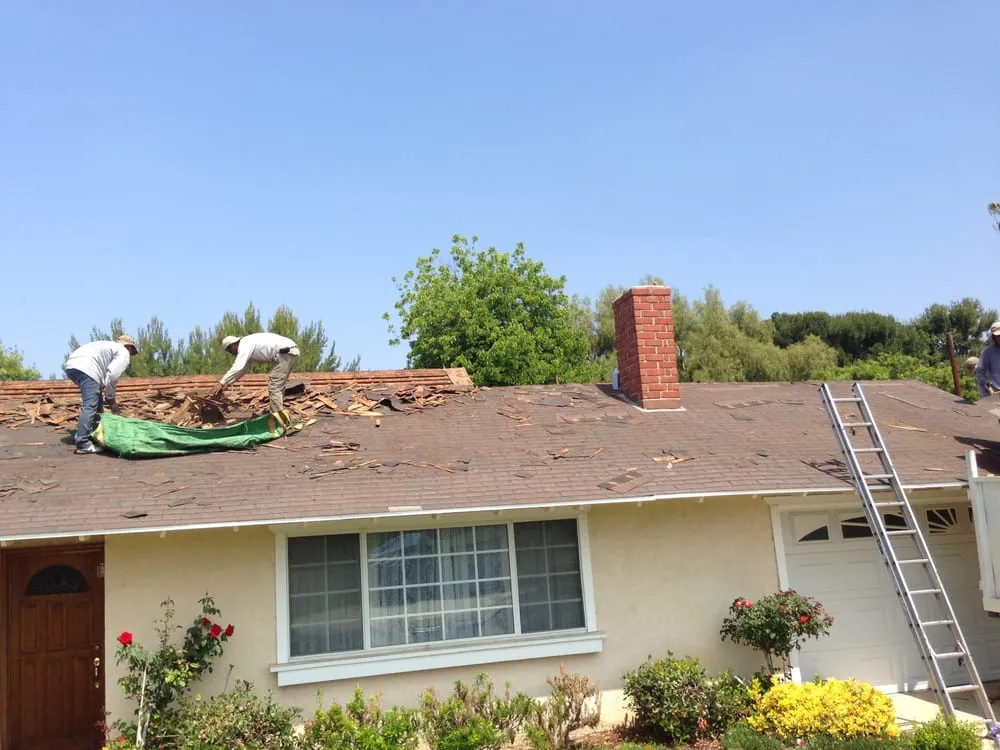 Licensed shingle roofing service experts serving Tarzana, CA - Express Roofing