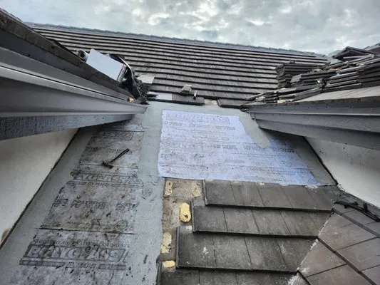 Extra Myles Roofing Logo