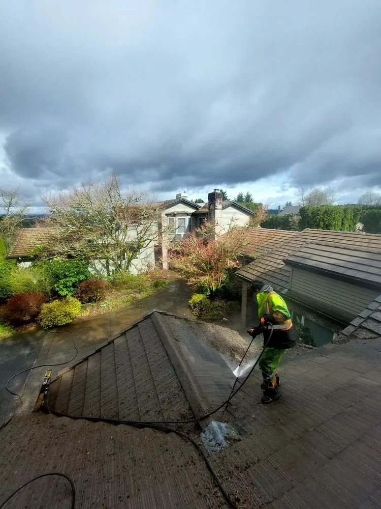 Licensed shingle roofing service in Portland,, OR by Extreme Exterior Care