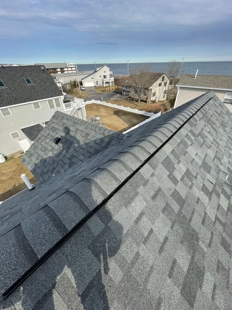 Slide of Falcón Roofing