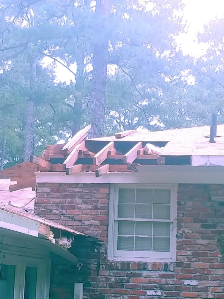 Emergency residential roofing service experts serving Lizella, GA - Farr Roofing