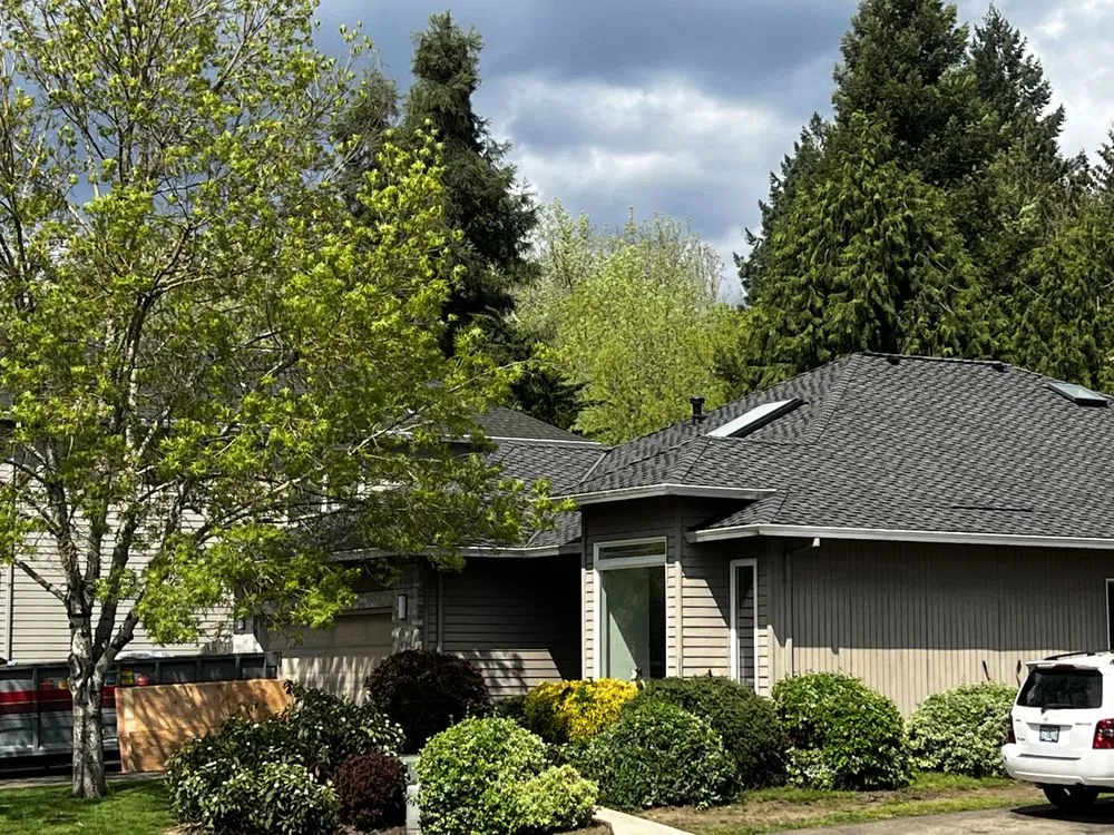Expert shingle roofing service with free inspection in Hillsborro, OR by Fearless Tiger Construction