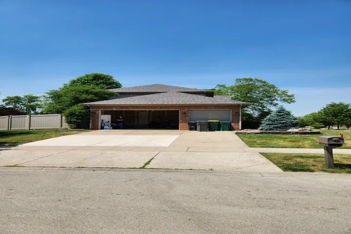 Slide of Feliciano Roofing