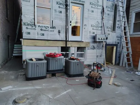 Fernandez Roofing & Gutters Logo