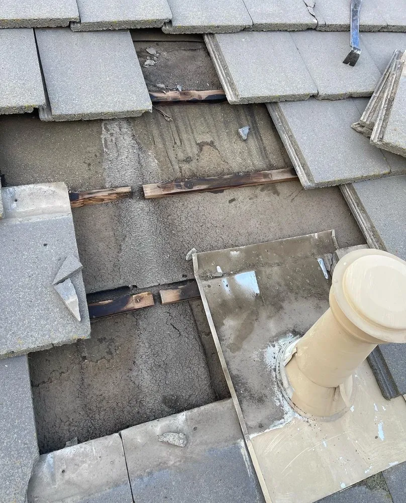 Slide of Fili's Roofing