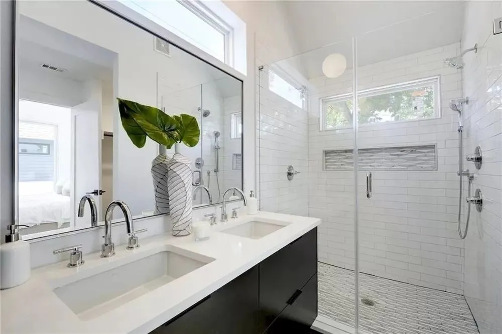 Slide of First Choice Framing, Siding, And Painting