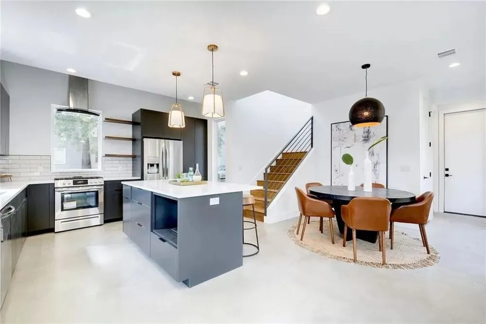 Slide of First Choice Framing, Siding, And Painting