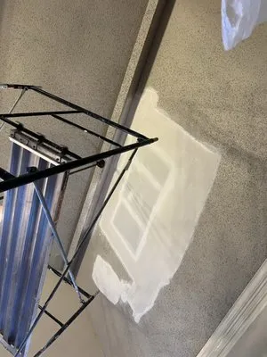 Flores construction Logo