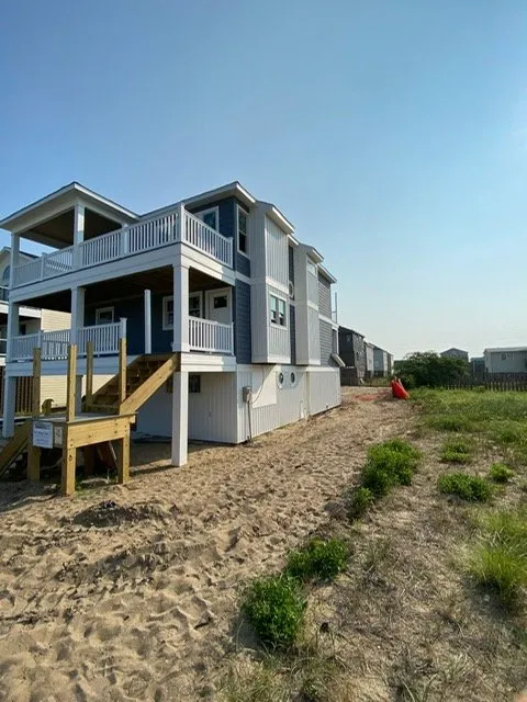 Slide of Flores Siding & Roofing