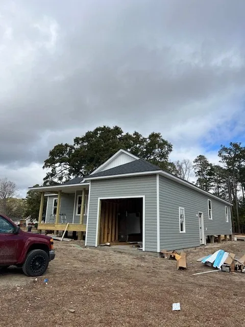 Slide of Flores Siding & Roofing