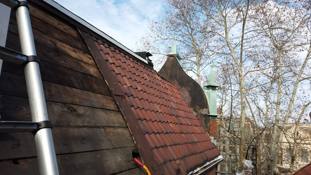 Slide of FM & Loonstyn Roofing