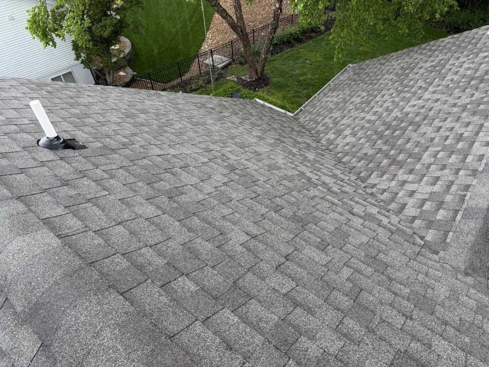 Licensed roof replacement in St. Louis, MO by For Valor Roofing