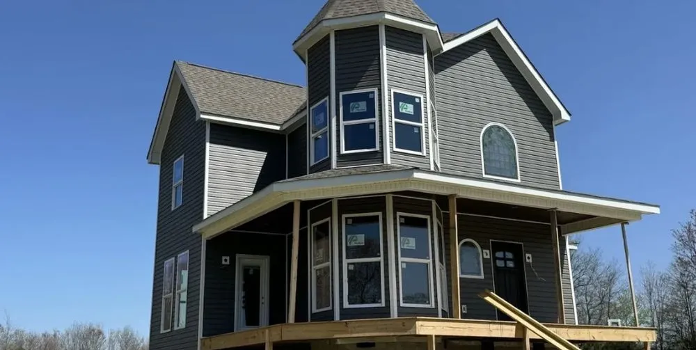 Slide of Four Bridges Roofing