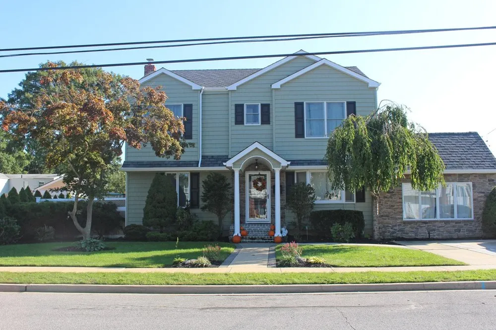 Slide of Four Seasons Roofing