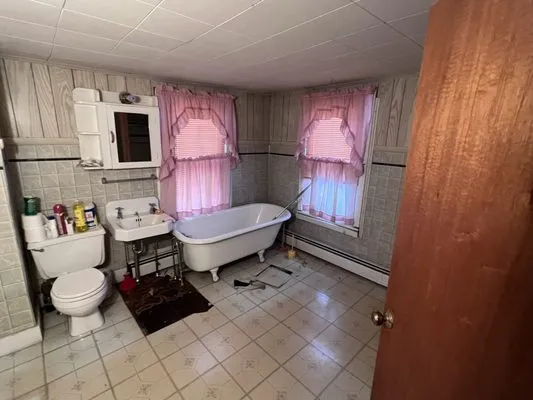 Four Squares Construction Logo