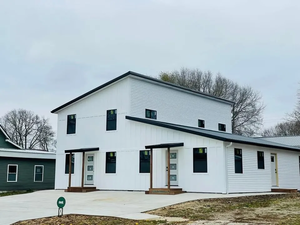 Slide of Fourth Street Roofing