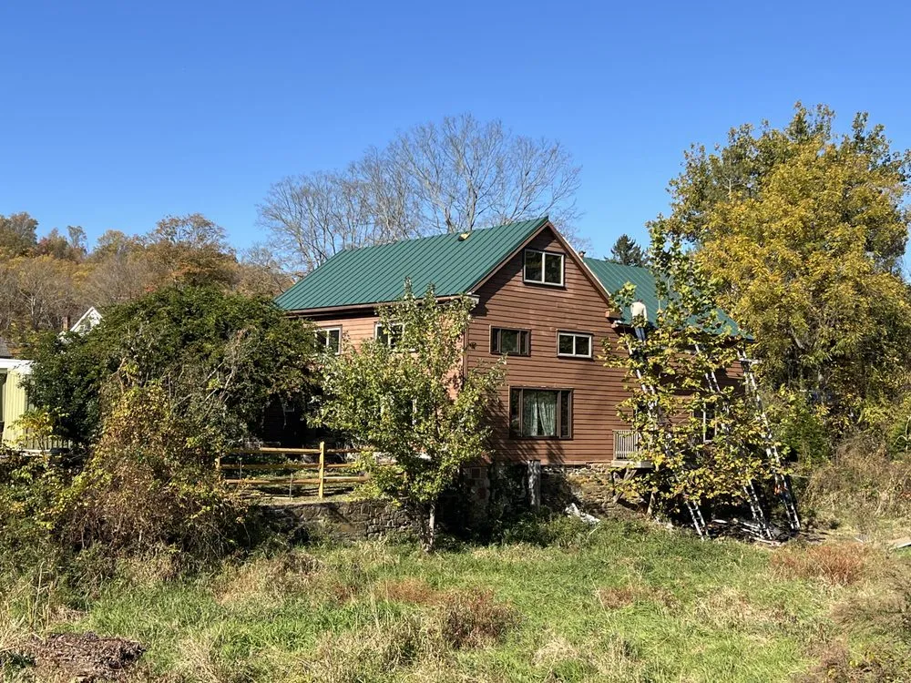 Top-rated roof leak repair for homes in Pipersville, PA by Franco Roofing