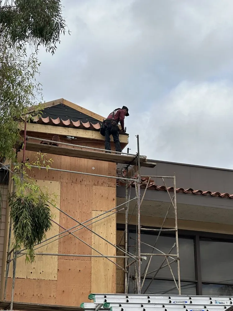 Slide of Frank Delgado Roofing