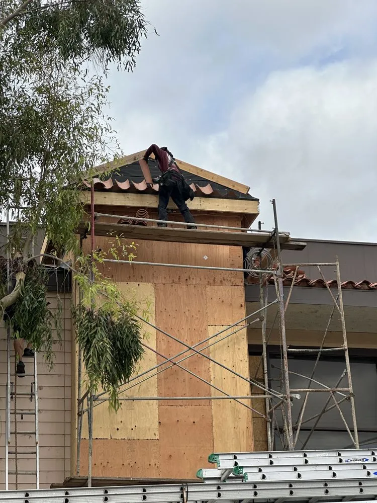 Slide of Frank Delgado Roofing