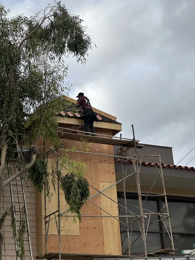 Slide of Frank Delgado Roofing