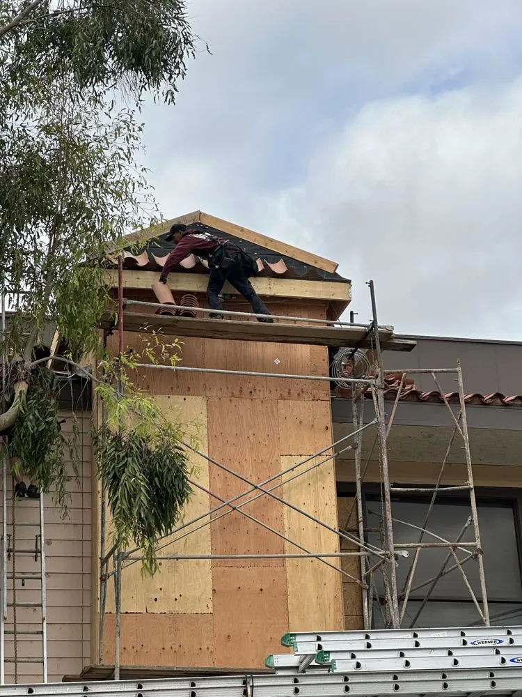 Slide of Frank Delgado Roofing