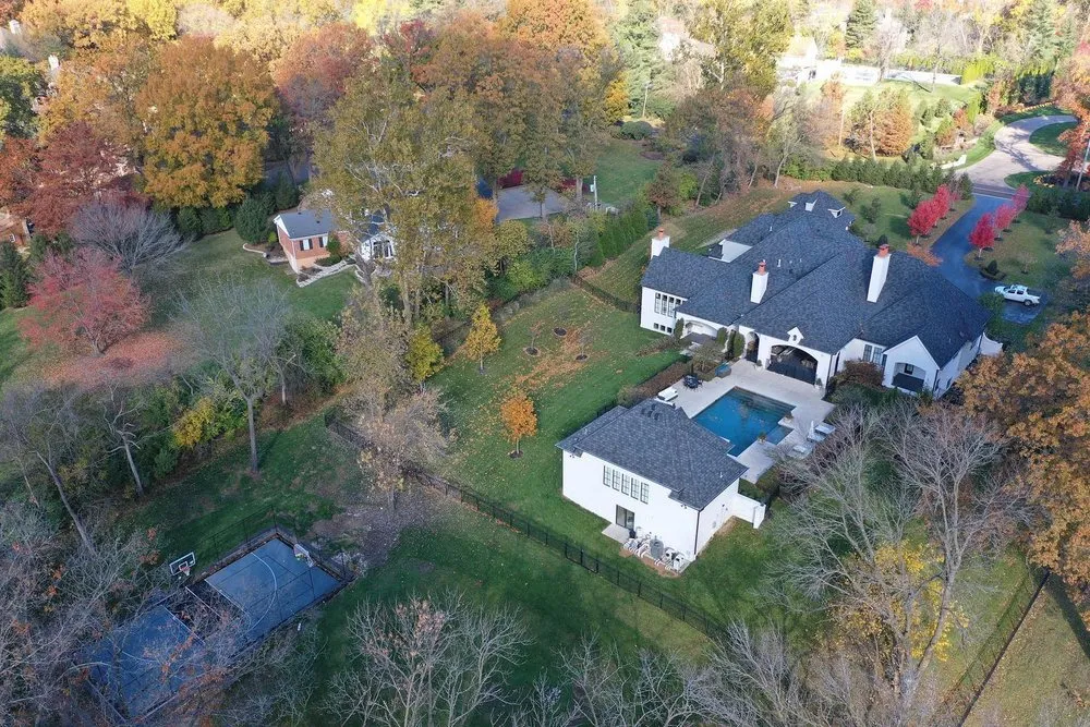 Top-rated roof installation near you in St. Louis, MO by Frederic Roofing Company