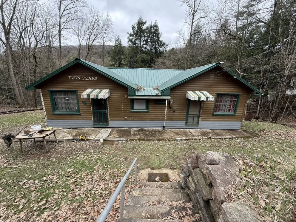 Licensed roof installation experts serving Pleasantville, PA - Freeman Construction
