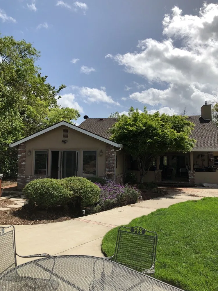 Slide of Freeman Roofing