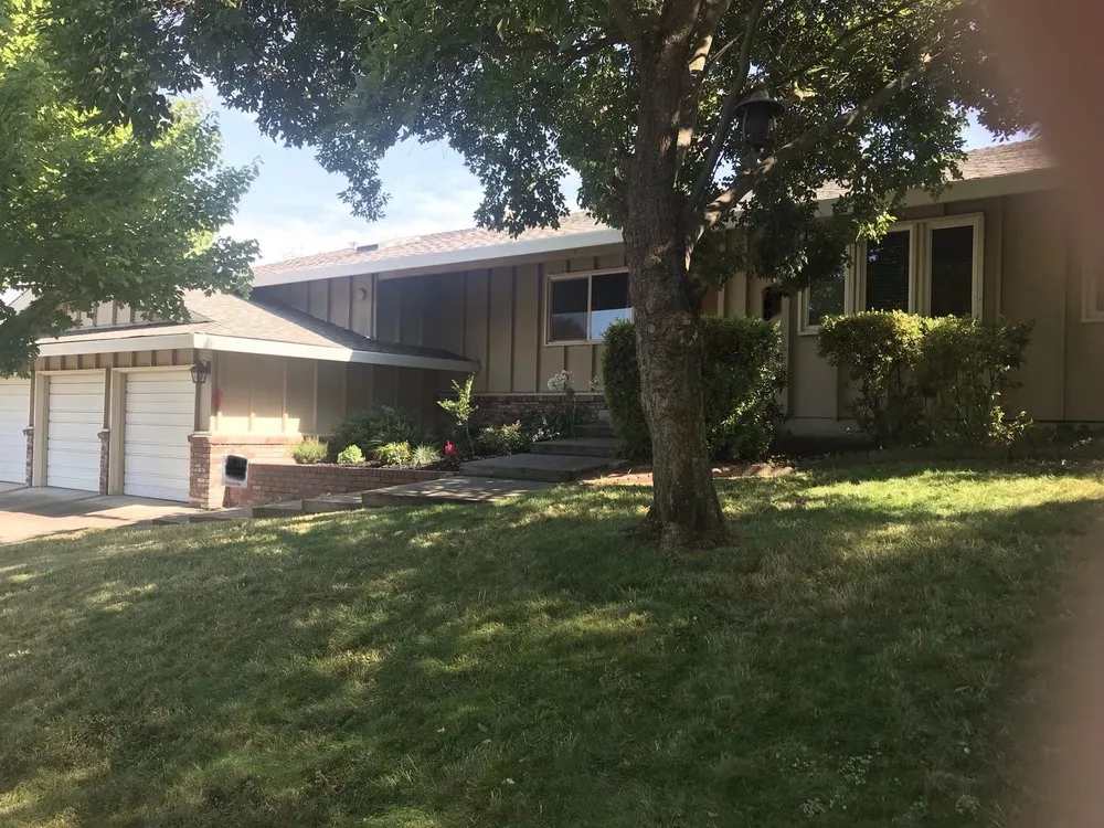 Slide of Freeman Roofing