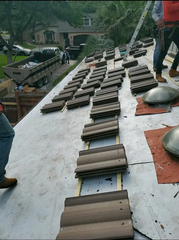 Slide of Freetail Roofing