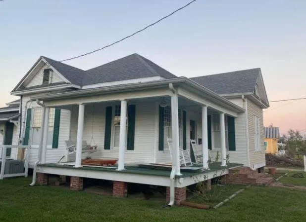 Emergency roof inspection in Elton, LA by Fresh Start Roofing