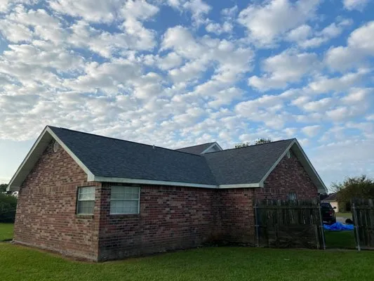 Fresh start roofing Logo