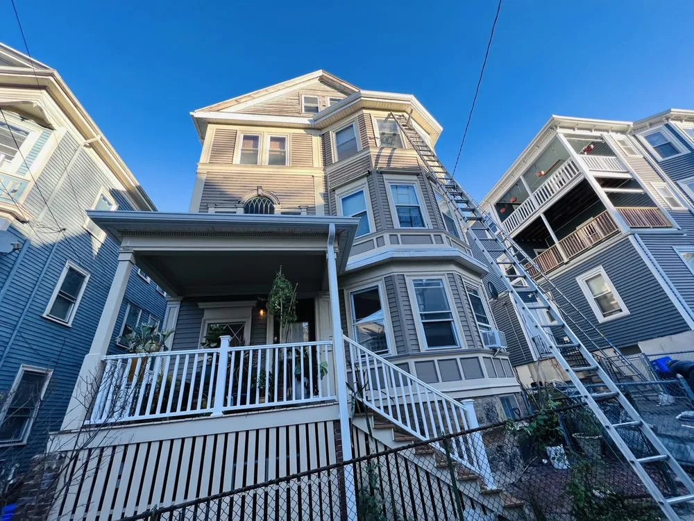 Slide of G Roofing and Gutters