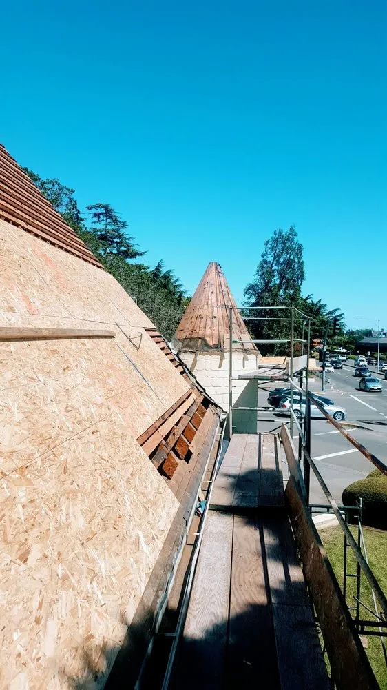 Slide of Galvan Roofing & Gutters