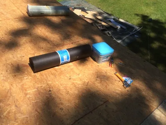 Gardyloo Roofing & GC Logo