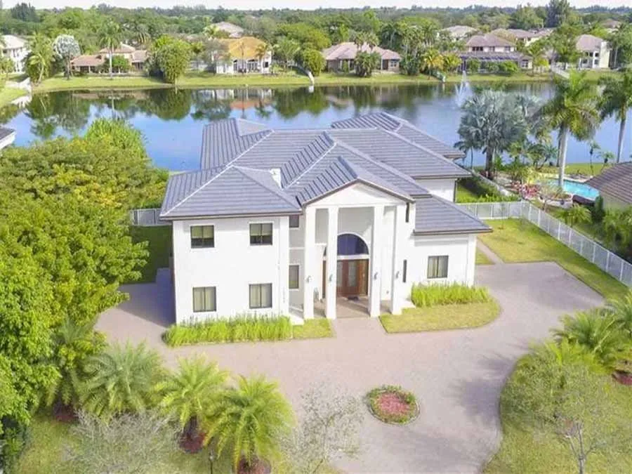 Slide of Gces Construction Pros