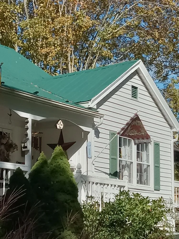 Slide of G&D Roofing and Construction