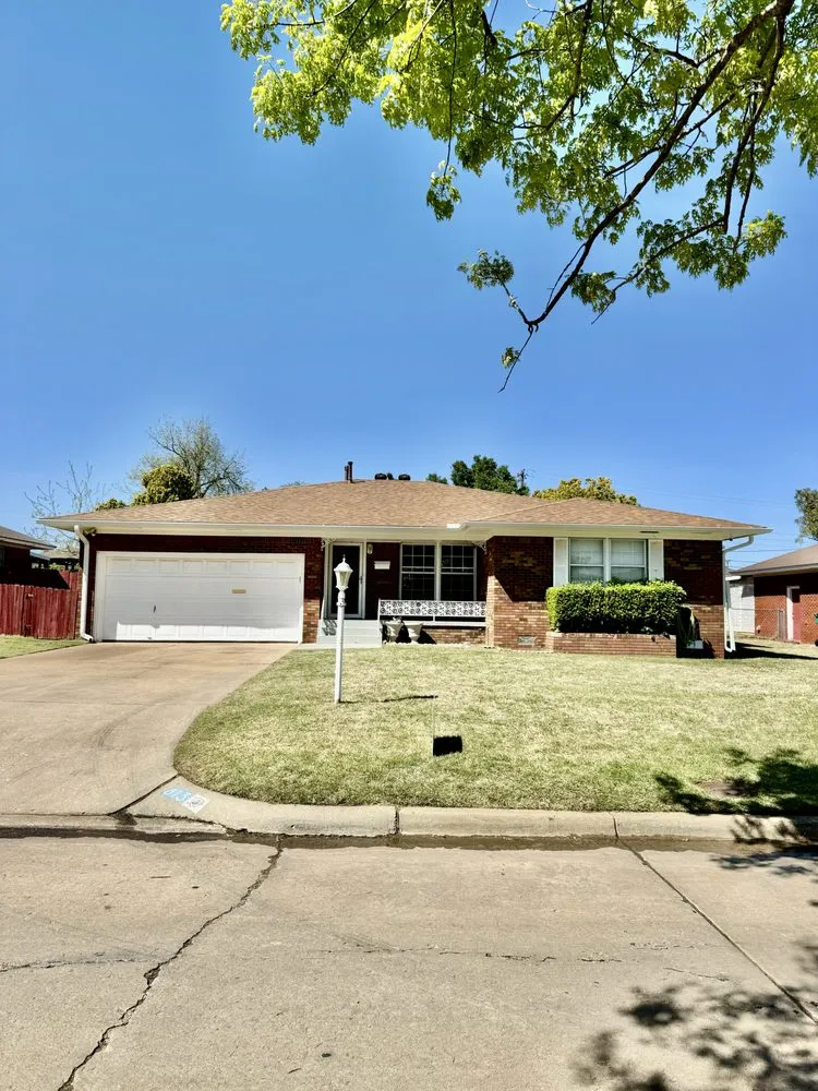 Slide of G&E Elite Exteriors