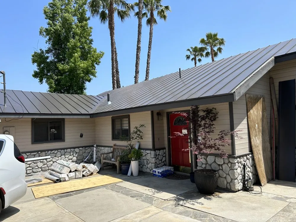 Slide of Geo' Metal  And Gutters