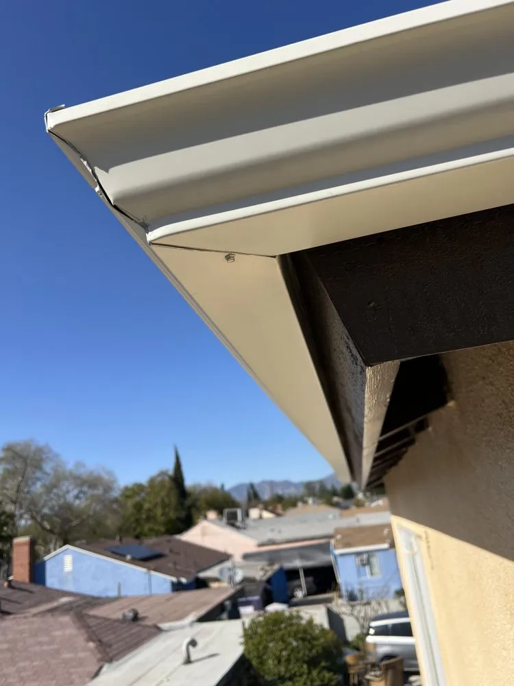 Slide of Geo' Metal  And Gutters