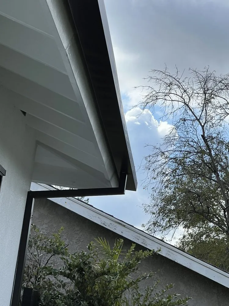 Slide of Geo' Metal  And Gutters