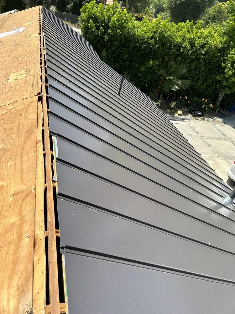 Slide of Geo' Metal  And Gutters