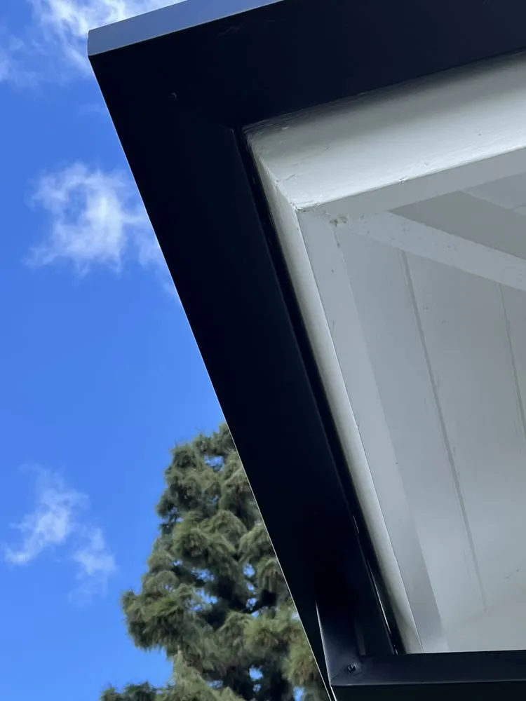 Slide of Geo' Metal  And Gutters