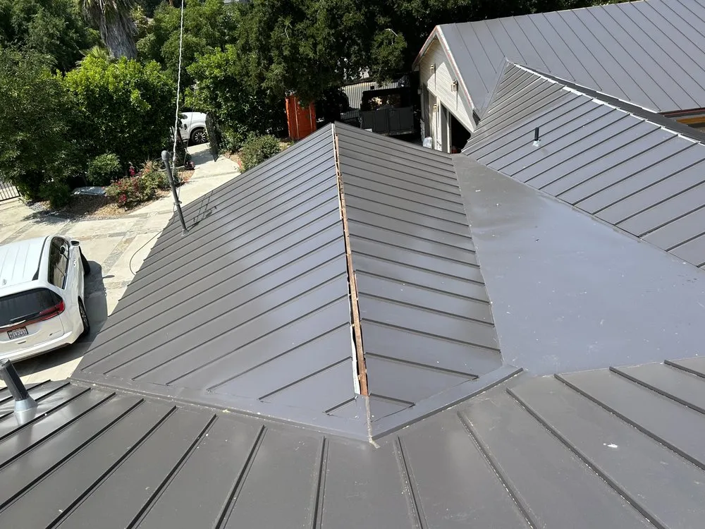 Slide of Geo' Metal  And Gutters