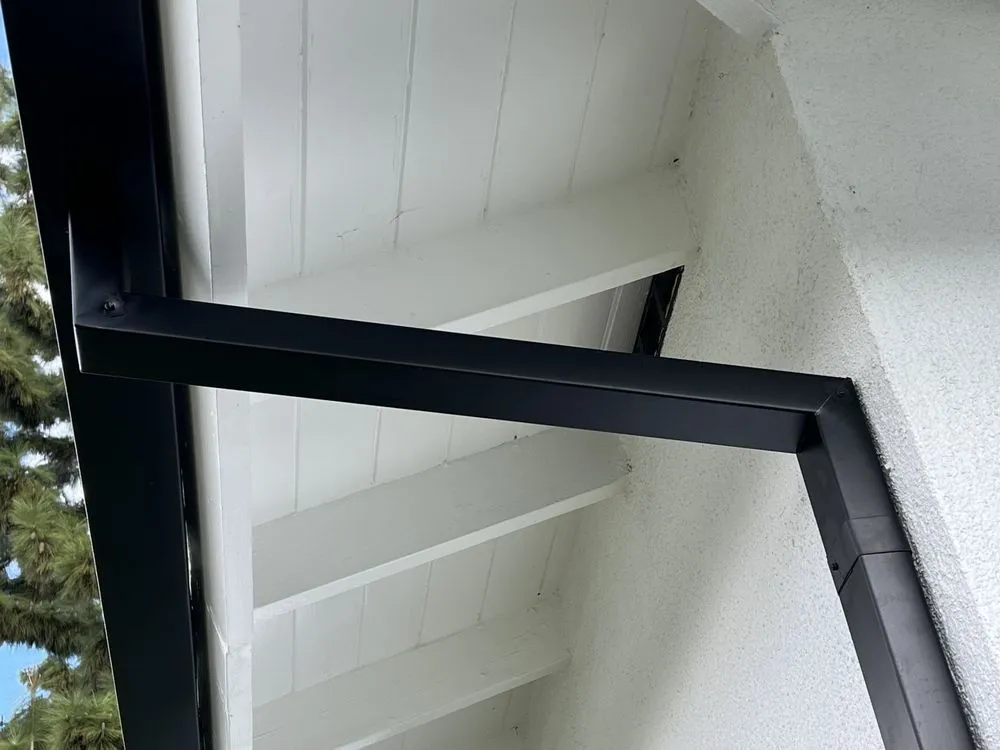 Slide of Geo' Metal  And Gutters