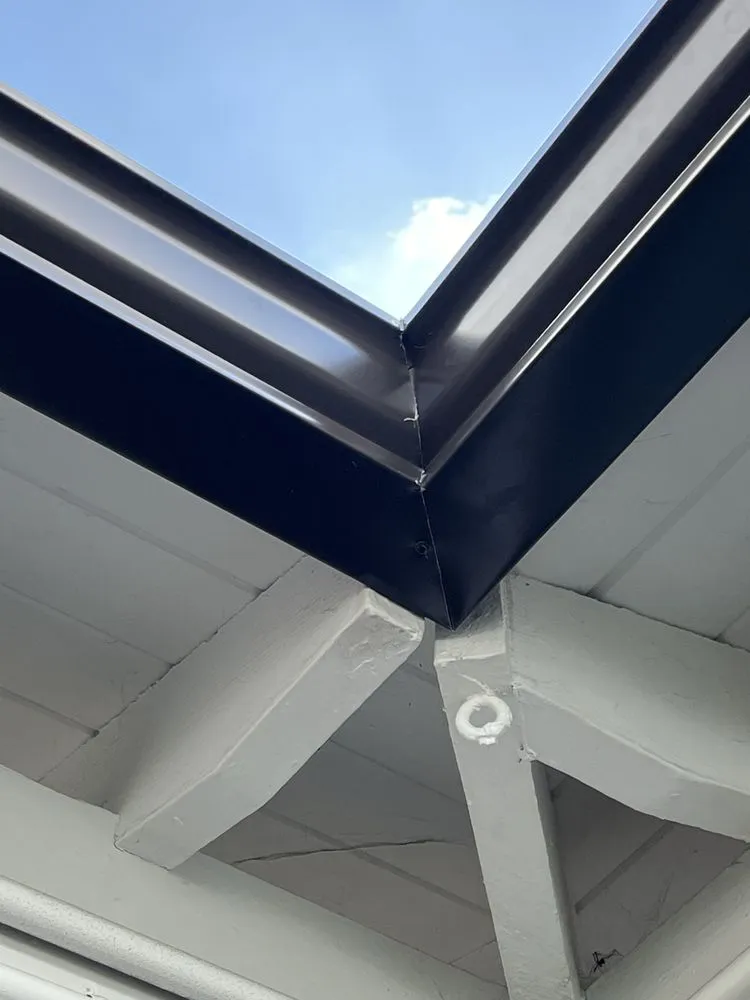 Slide of Geo' Metal  And Gutters