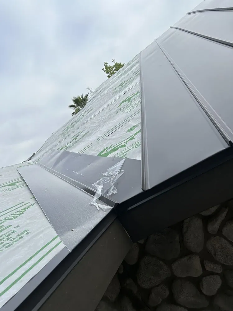 Slide of Geo' Metal  And Gutters